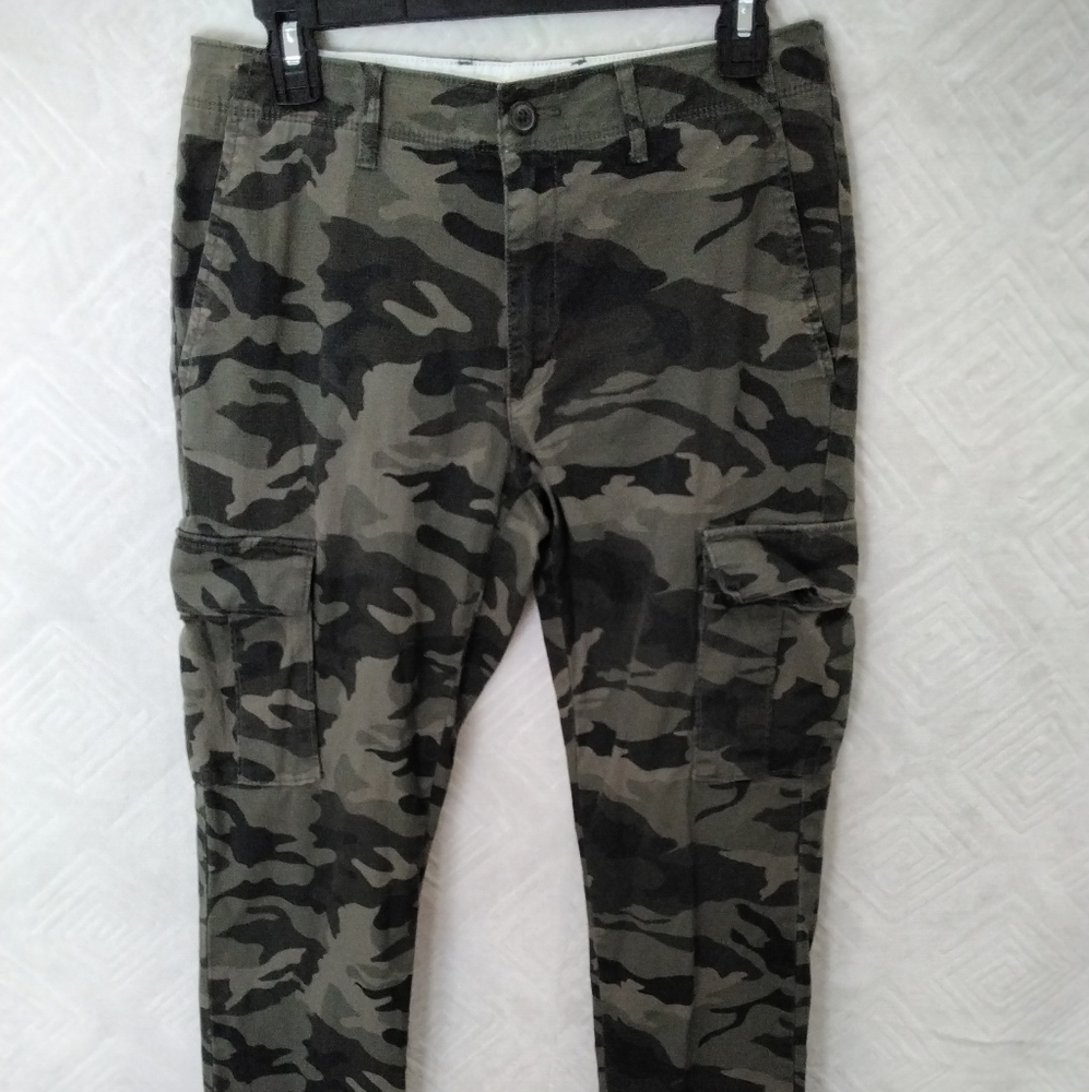 Goodthreads Wome's camo pants size 29x32